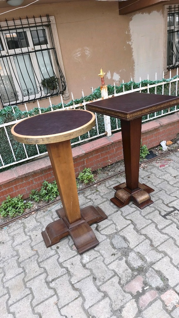 Antika Değerinde Özel Tasarım Deri Kaplanmış Bar Masaları - 3