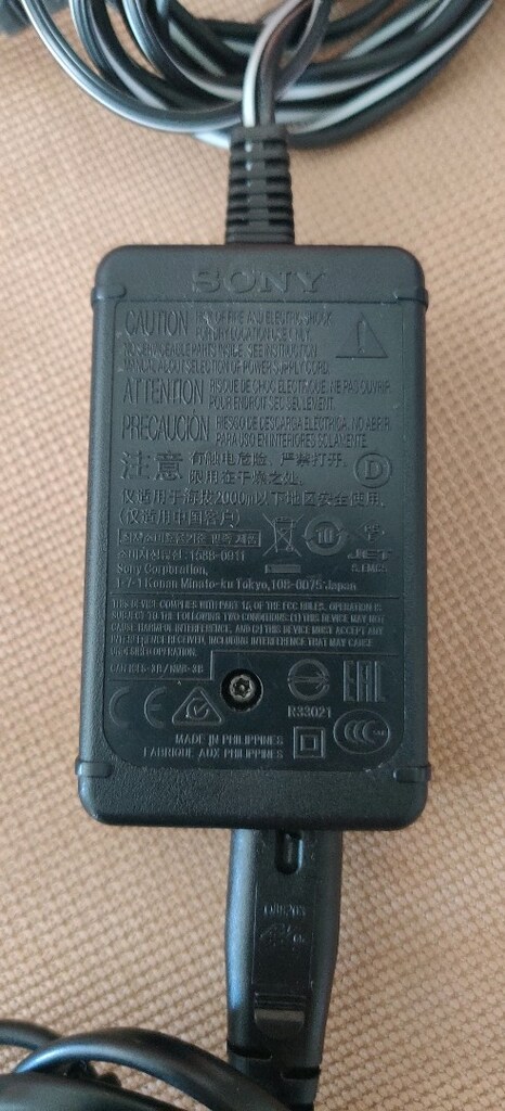 Sony AC-L100 C modeli bir güç adaptörü. Sony Handycam video kameralar - 4