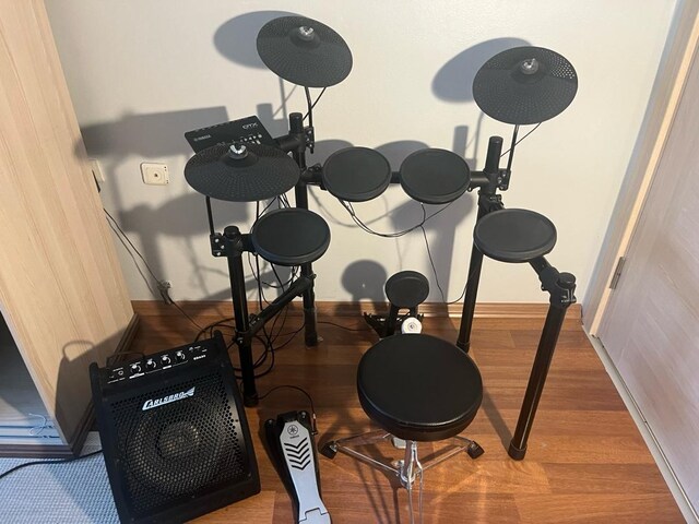 Yamaha dtx 432k ve Bateri amfisi (Carlsbro EDA 30)