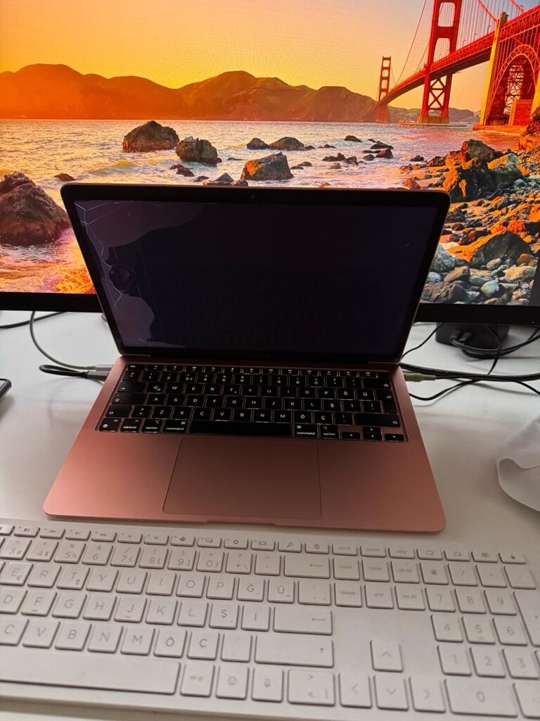 MacBook m1 8 ram 256 gb ekran kırık pil ölü - 2