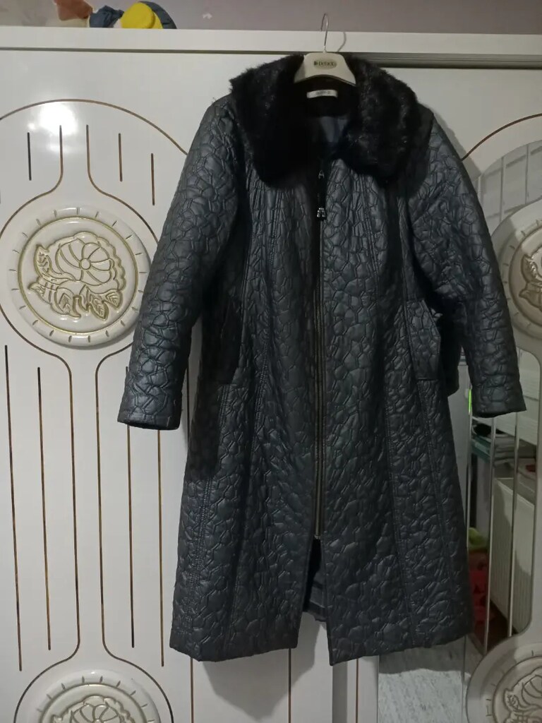 Seçil kapitone mont