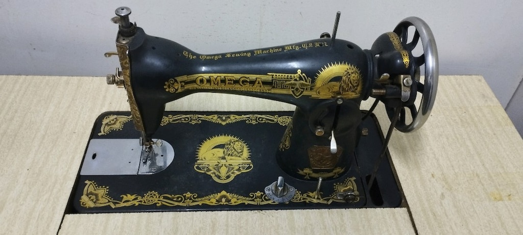 Antika 1959 model Çalışır durumda Omega Dikiş makinası - 7