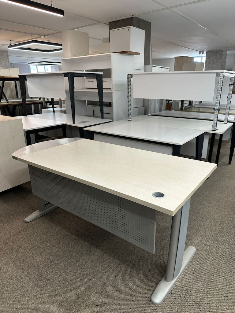 KLAS OFİS ÜSKÜDAR 160x80 AKÇAAĞAÇ METAL AYAKLI ÇALIŞMA MASASI - 4
