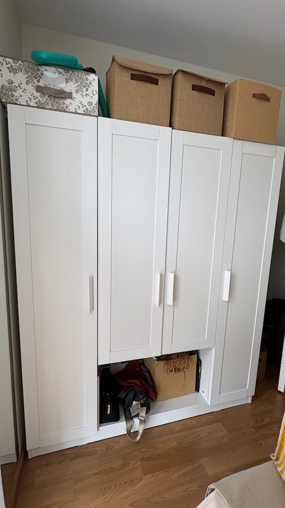 4 Kapılı Beyaz Gardırop – Raflı & Askılı – 161 cm - 2