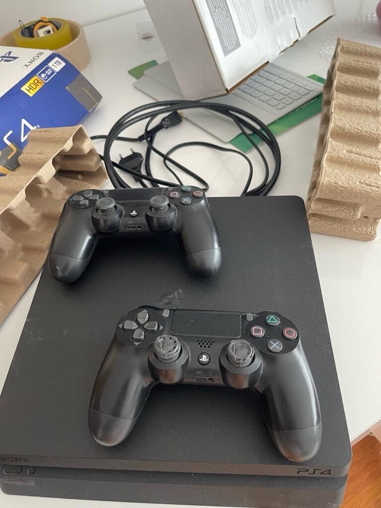playstation 4 slim 1 TB - 2