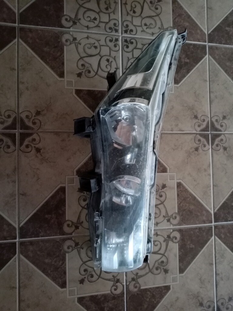 Toyota Corolla sağ ön far - 3