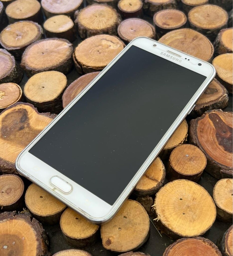 Samsung Galaxy J700M - 5