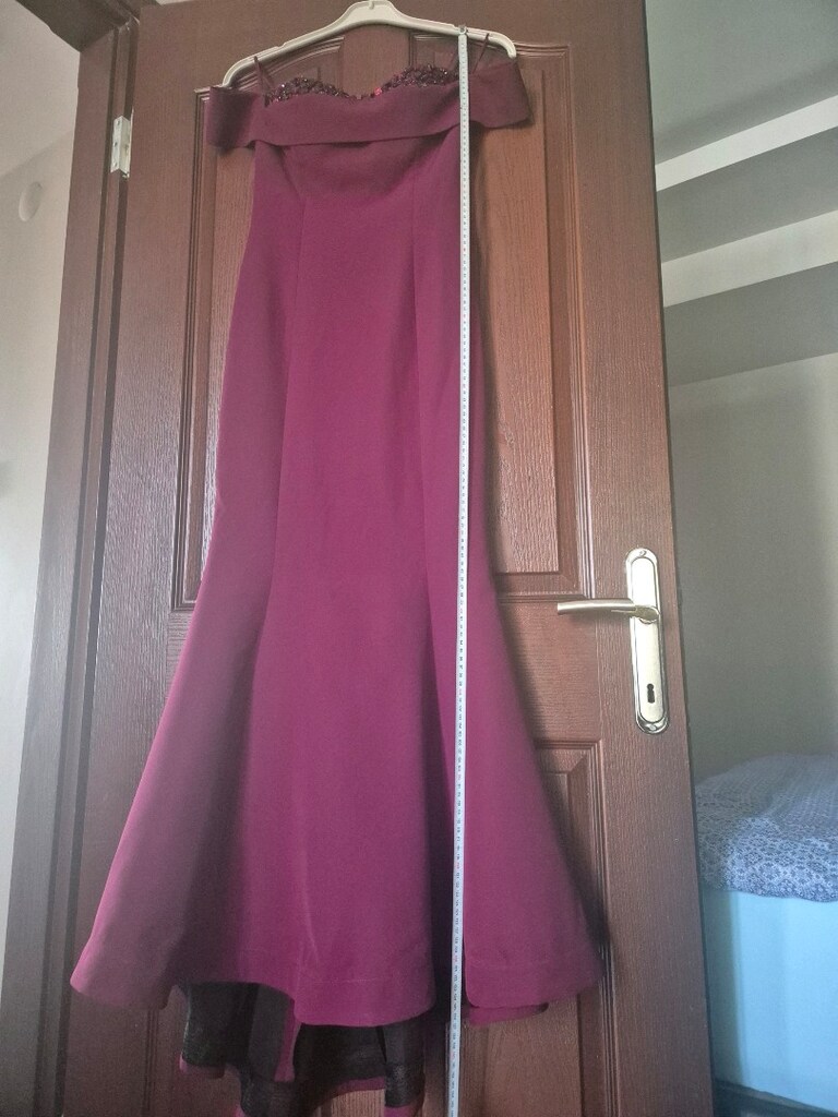 taş işlemeli kuyruklu uzun abiye elbise. - 2