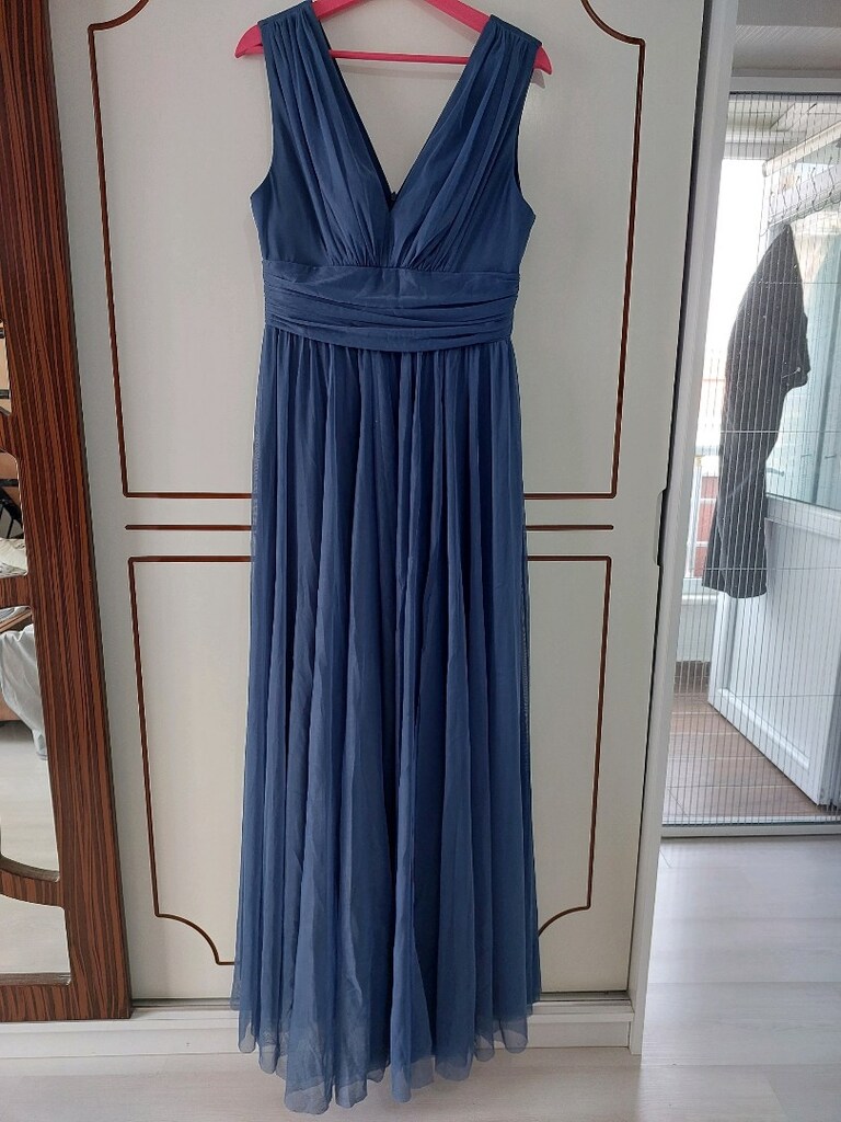 44 beden kıyafet. 1 defa giyilmiş. fiyat 500 tl - 2
