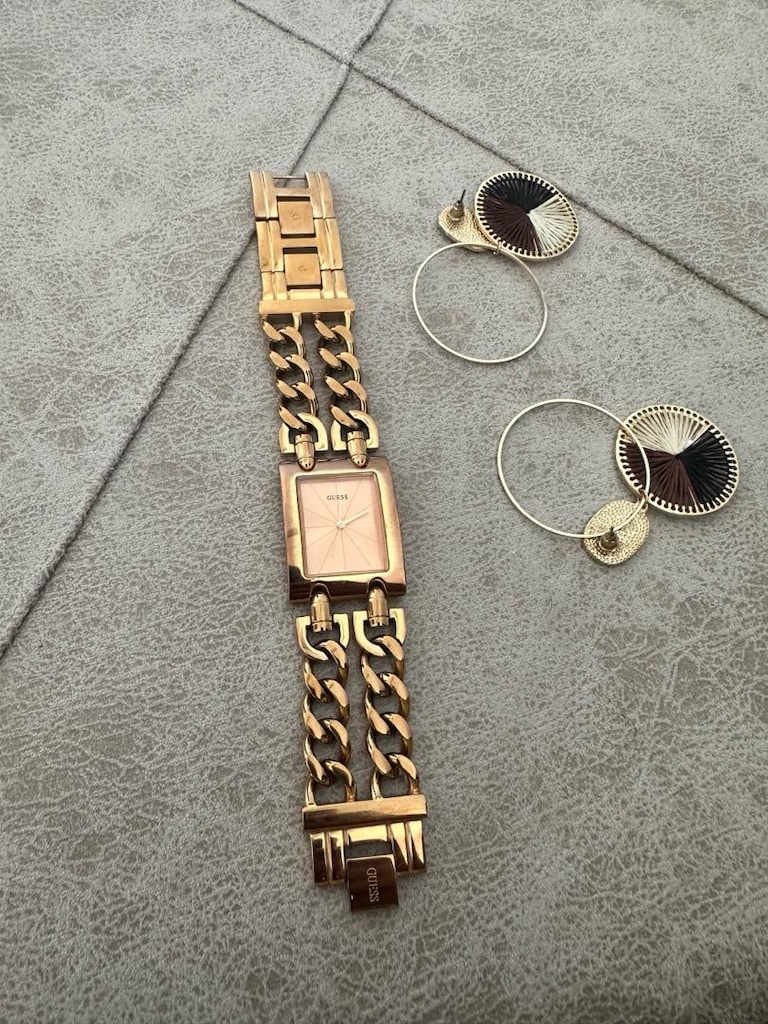 guess orjinal saat yanında takım küpesi hediye