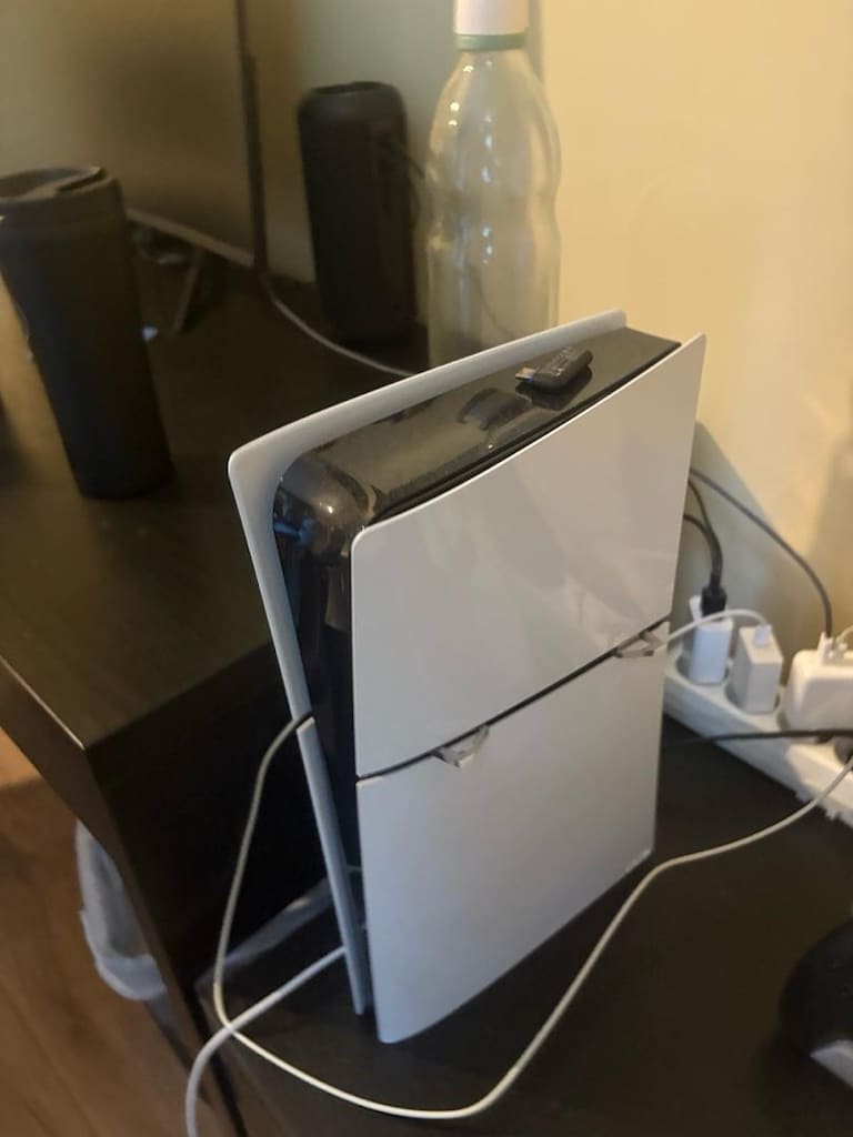 Playstation 5 + Oyuncu Kulaklığı + Şarj İstasyonu + 2 Kol - 4
