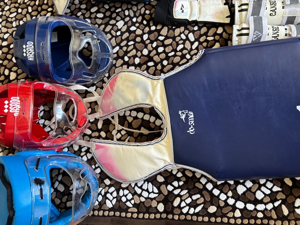 3 Set Teakwondo korumalıkları 3 Kask Hepsi 5000₺ - 2
