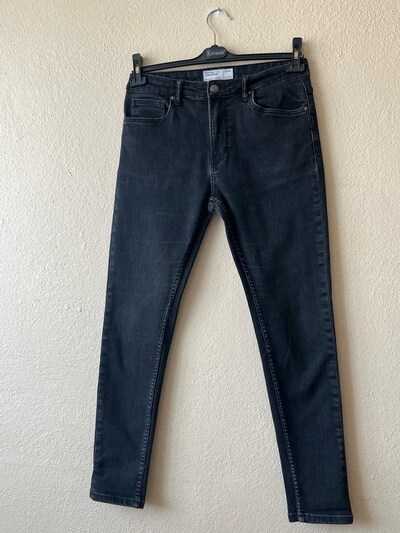 40 beden Bershka pantolon boy 98 bel çevresi 88 cm
