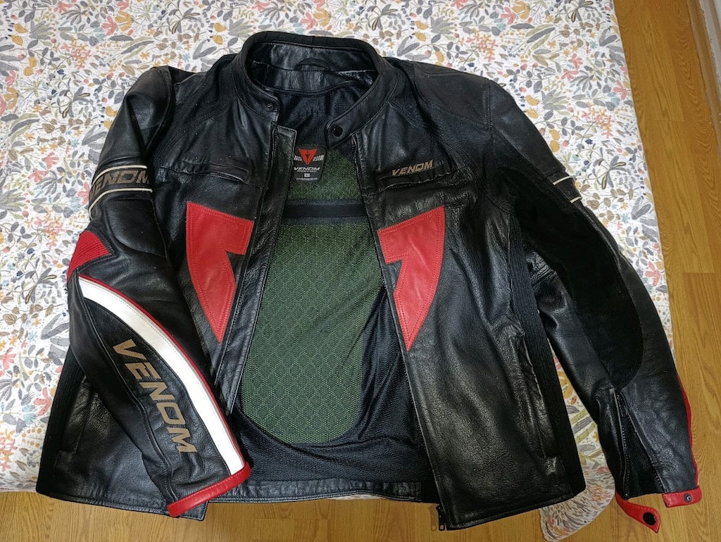 Siyah renk kırmızı desenli Venom - 10