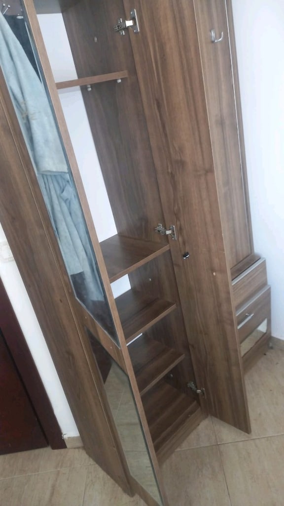 Aynalı ve çekmeceli ceviz/ahşap kaplama portmanto ve vestiyer - 2