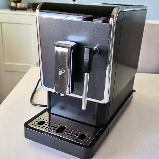 Tchibo Esperto Latte Tam Otomatik Kahve Makinesi