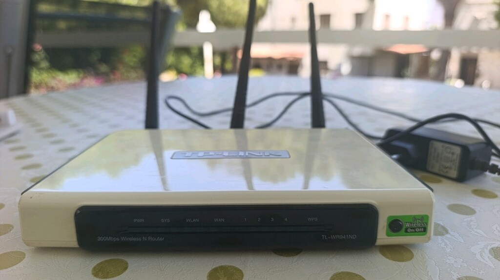 TP-LINK router - 6