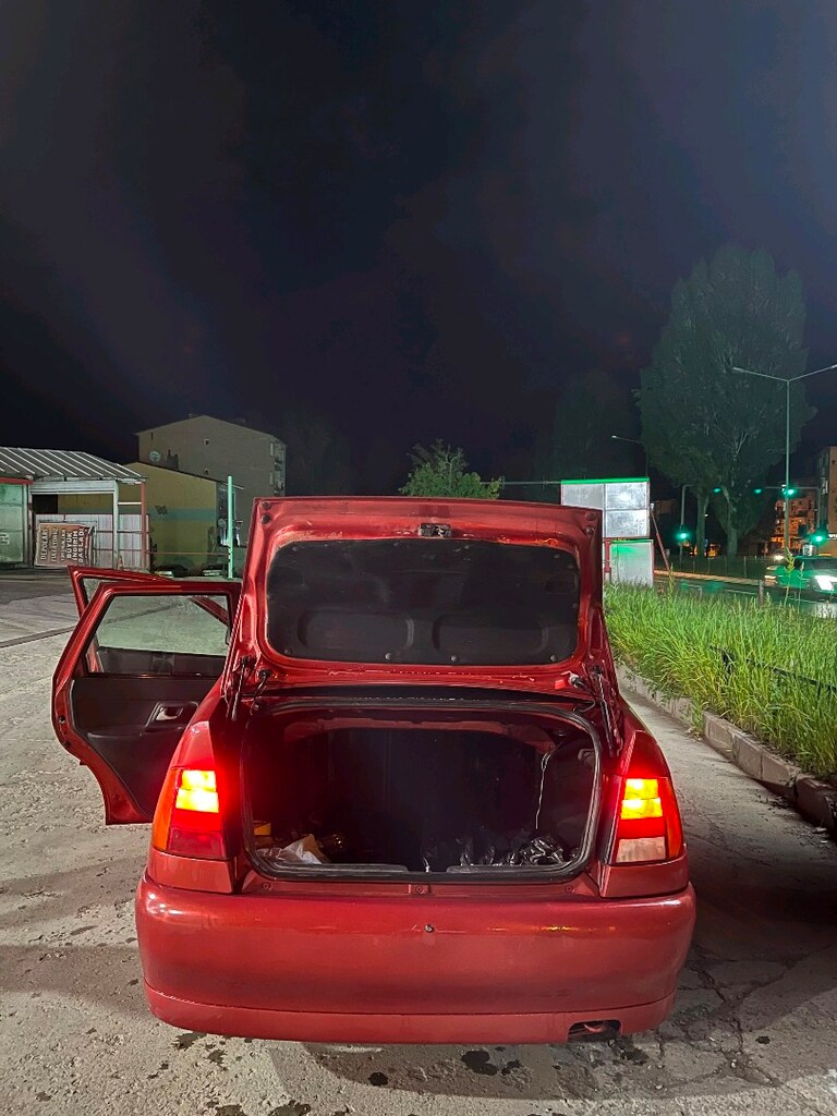Acil satılık 2001 Dürbün Göğüs 1.6 16 valf 100lük Sedan polo - 5