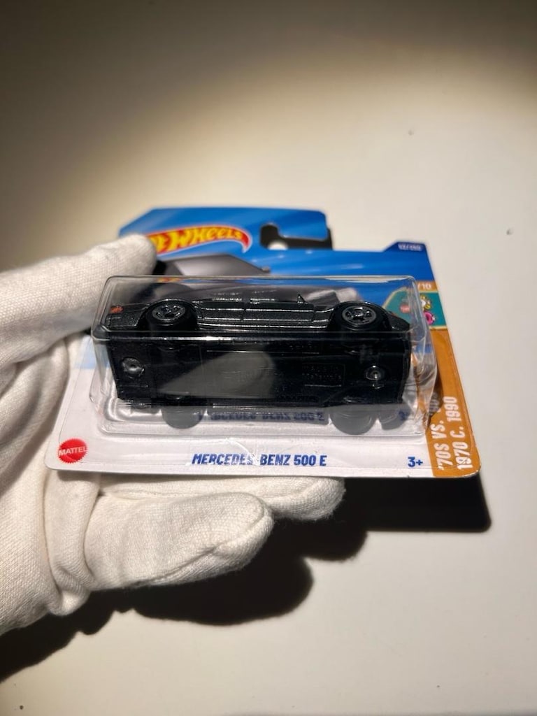Hot Wheels Mercedes 500 E - 5