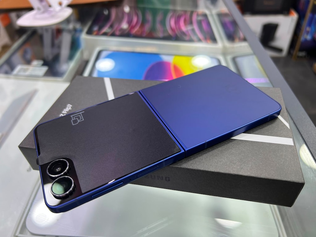 SAMSUNG Z Flip 7 - 12/256 GB - Samsung TR Garantili - 4