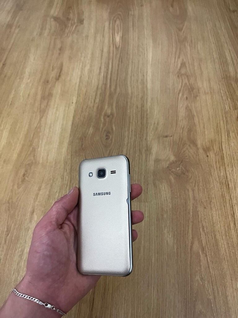 Samsung Galaxy J2 - 4
