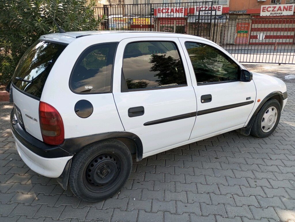temiz bakımlı Corsa b - 11