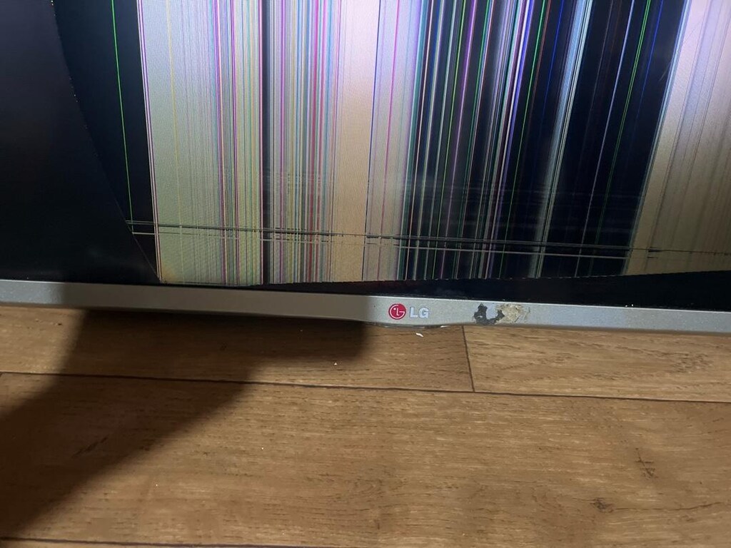 lg tv model 42Lb 580n ekran arızalı parça niyetine satılık - 2