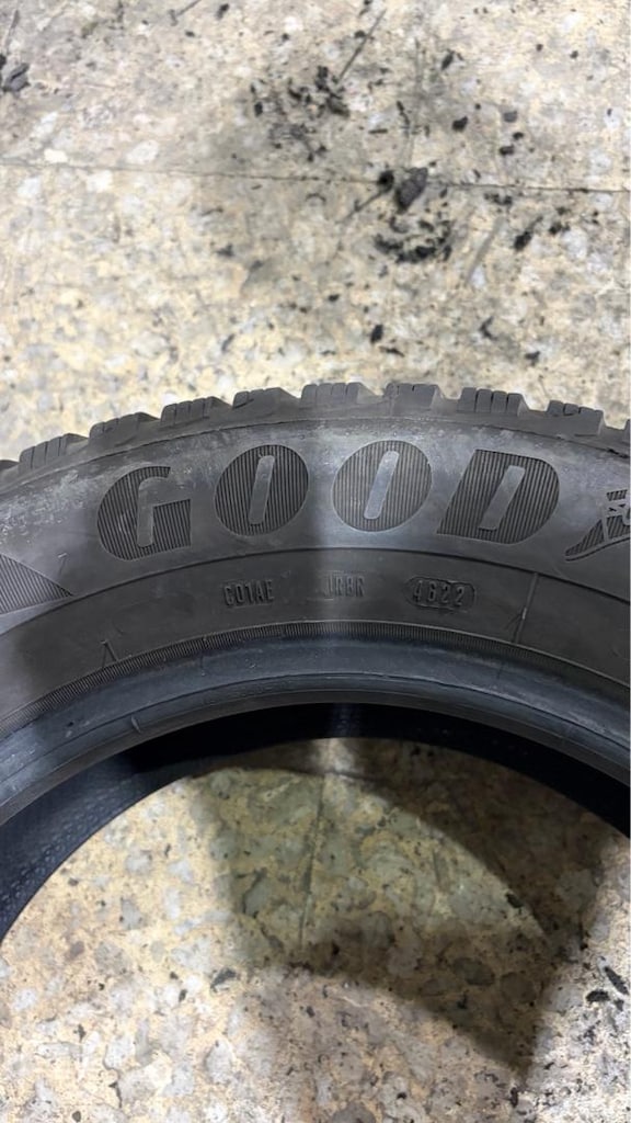 195 65 15 Goodyear - 6