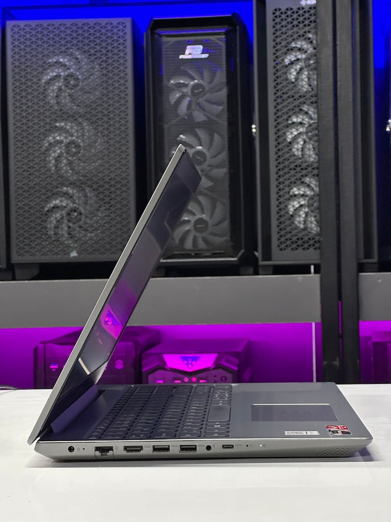 Ryzen 3 3200U - Radeon Vega 3 2GB - 16GB RAM - 240GB M.2 SSD - 5