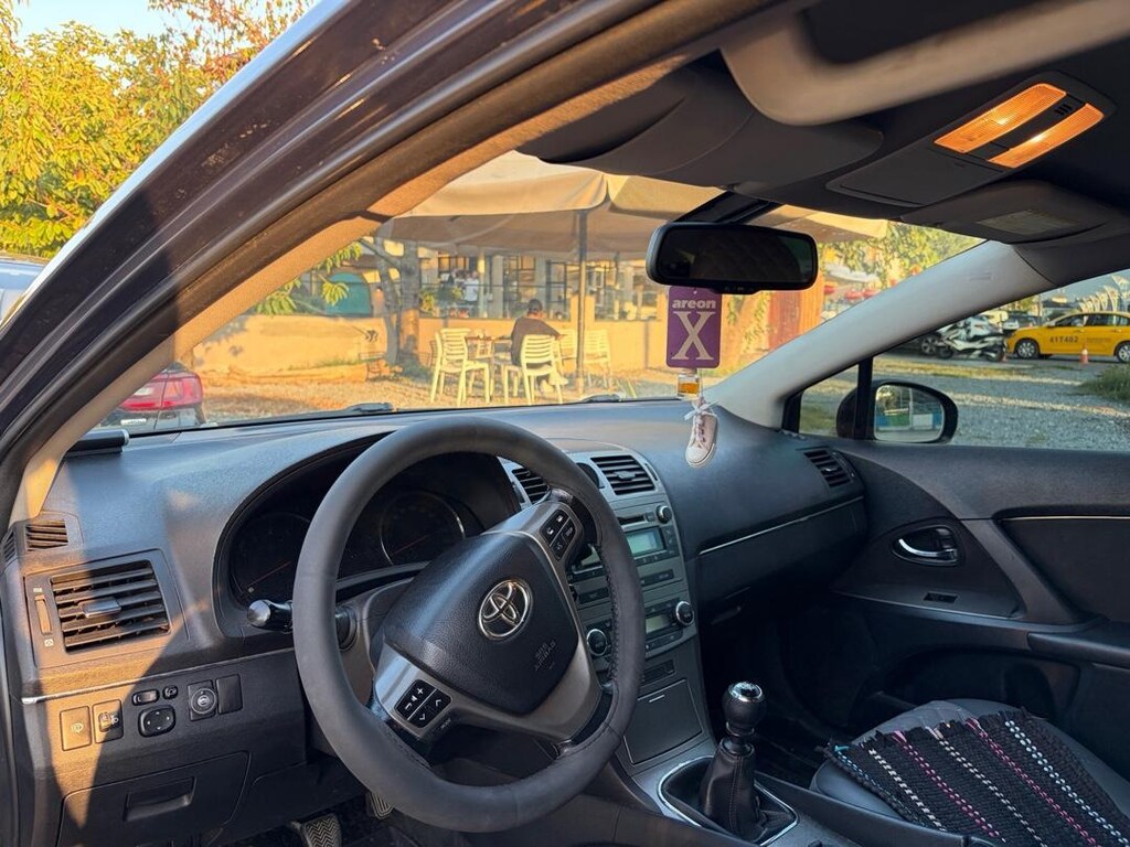 Avensis 1.6 full+full - 5