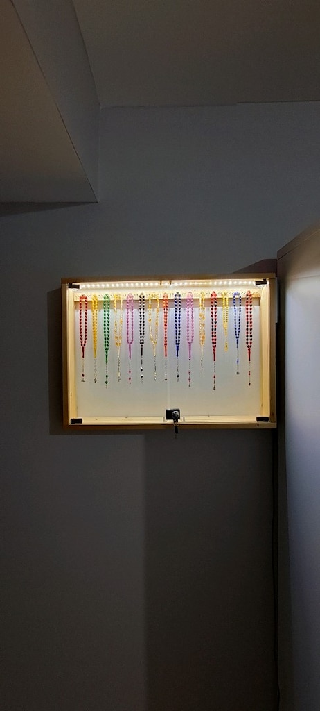 Led'li ahşap tesbih koleksiyon vitrini - 2
