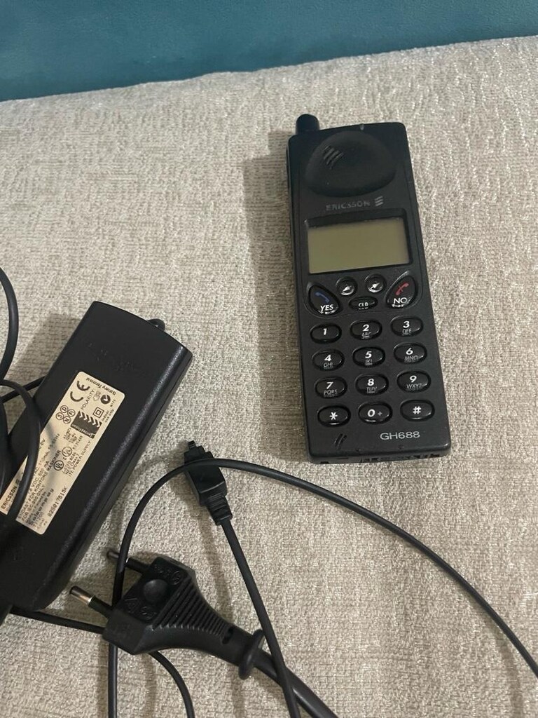 Eski telefon şarj aleti ile birlikte telefon çalışıyordu - 4