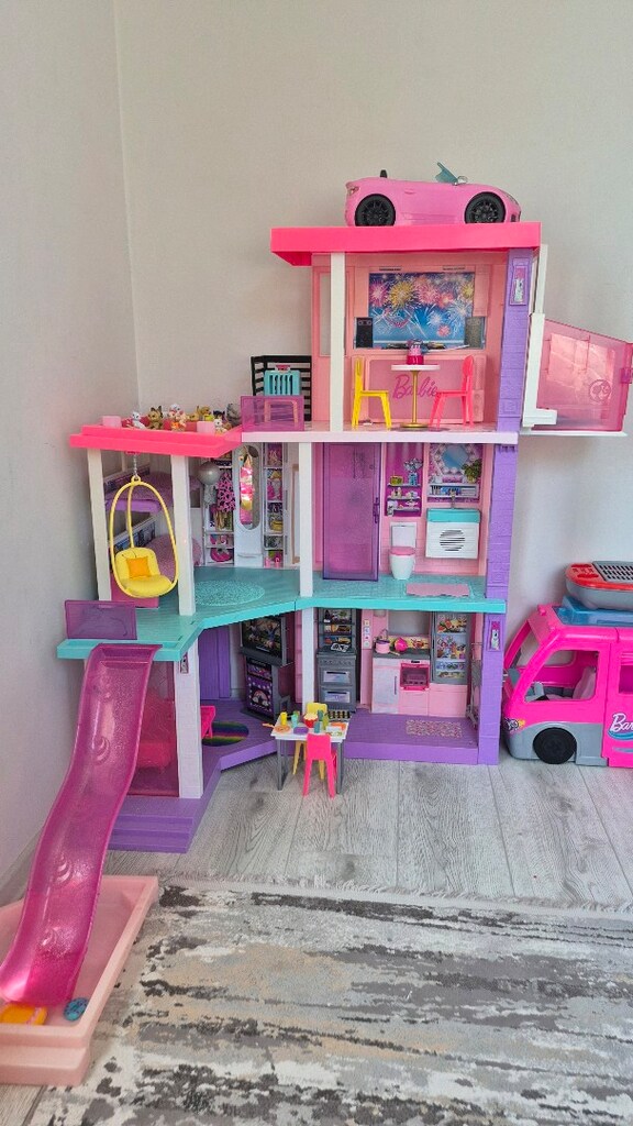 Barbie rüya evi+barbie karavan+ barbie makyaj masasi