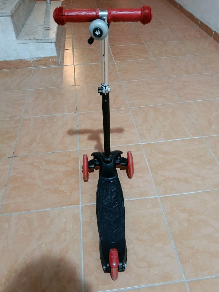 Rookie 3 tekerlekli ışıklı kornalı scooter - 2