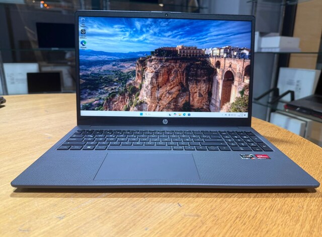 HP 15-fc0020nt Ryzen 5 7520U 8GB RAM 256GB SSD 15.6" Full HD Tem