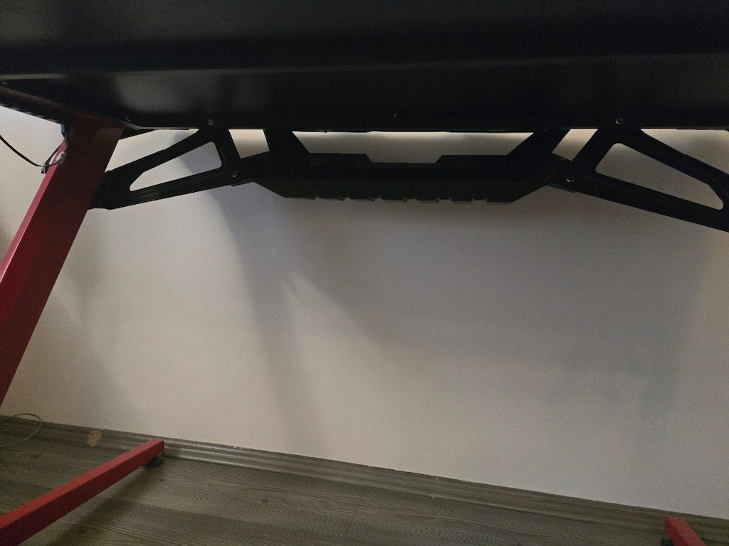 Adore Işiklı Bilgisayar Masası ve sandalyesi