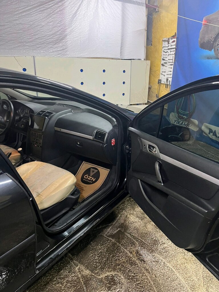 Peugeot 407 - 6