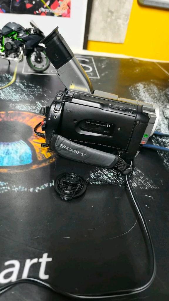 Sony DCR-TRV210E Digital8 Handycam Video Kamera - 7