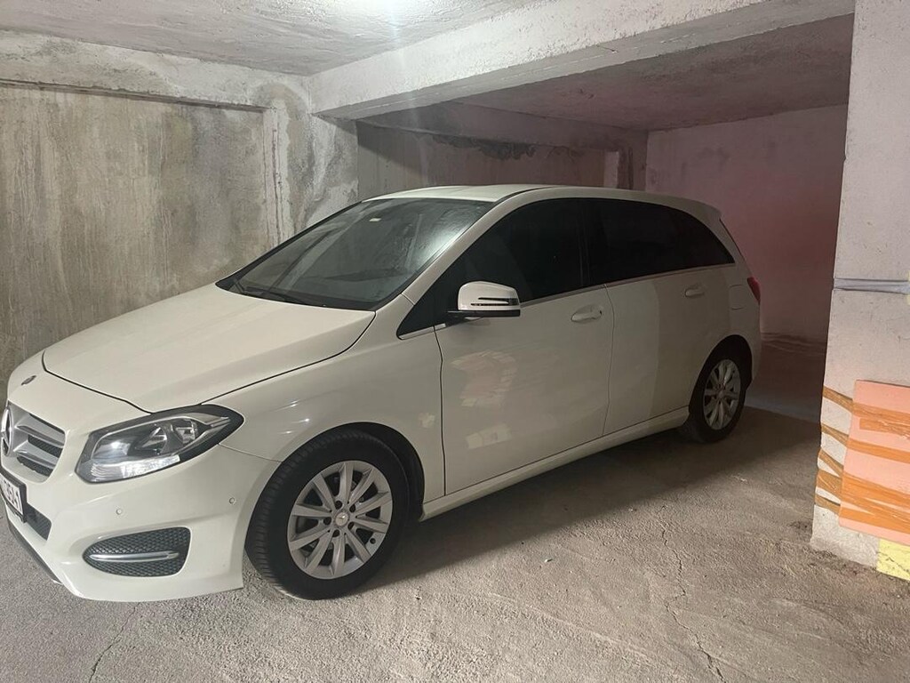 HATASIZ AZ KM Lİ 2017 MAKYAJLI B180D - 2
