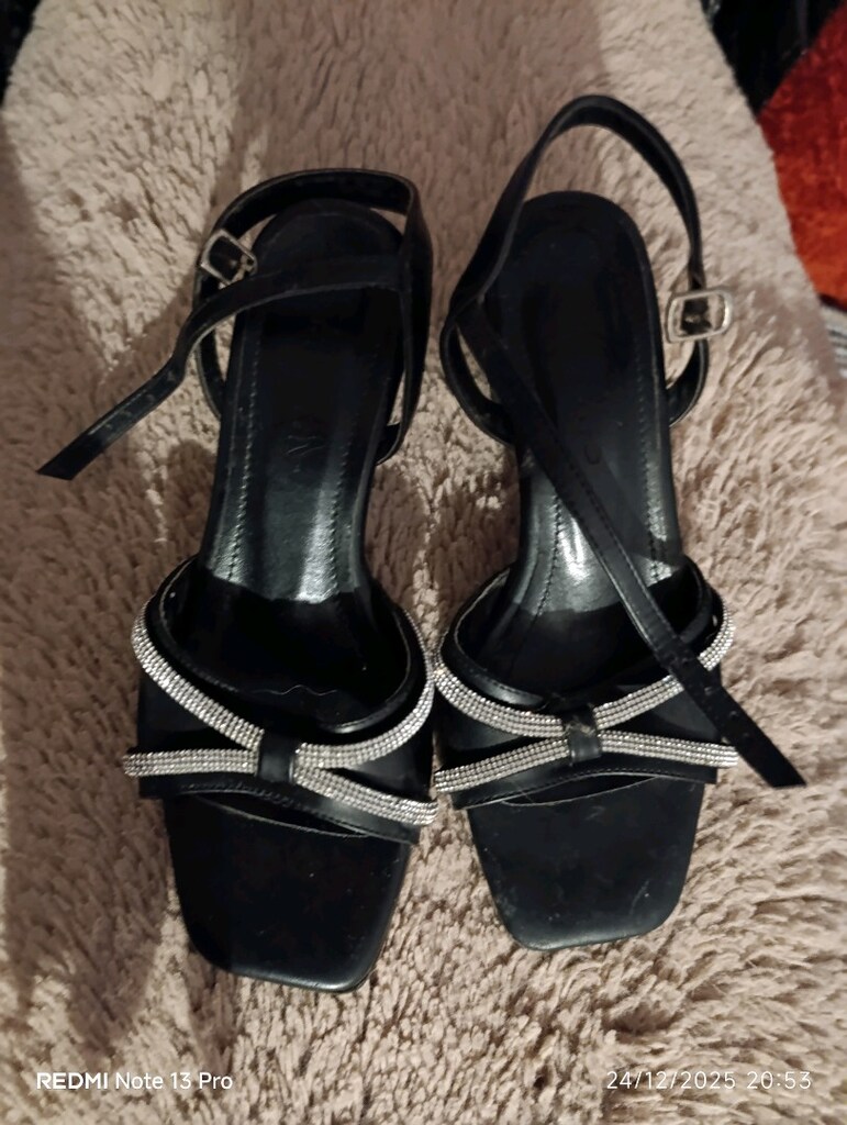 Tokalı Siyah Stiletto Topuklu Kadın Ayakkabı (39)