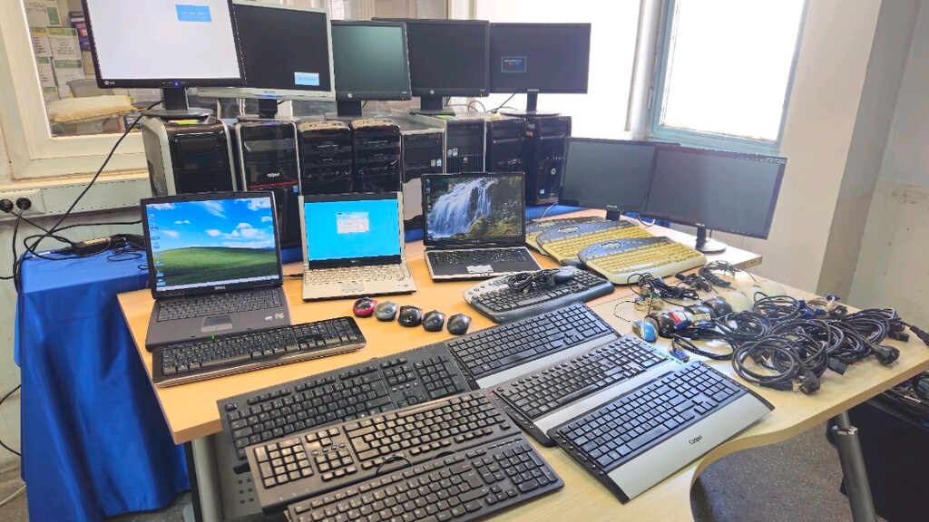 Bilgisayar monitör notebook klavye ve mauslar - 15