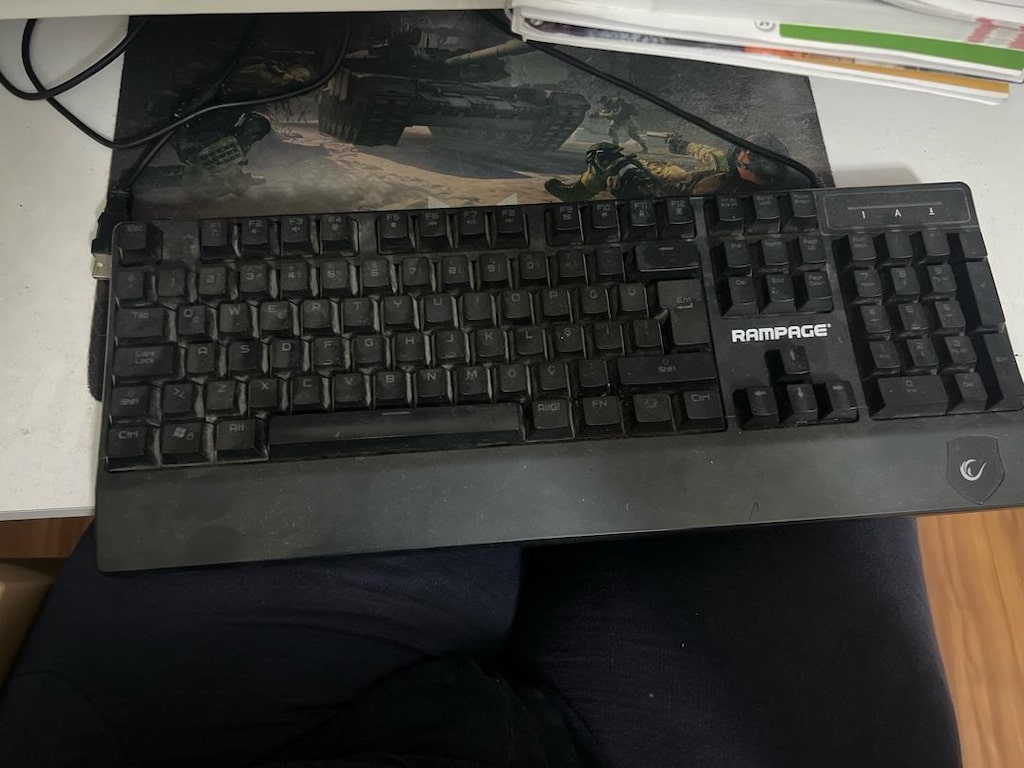Sorunsuz Çalışan Oyuncu Klavyesi, Mouse, Monitör ve Kamera Seti - 3