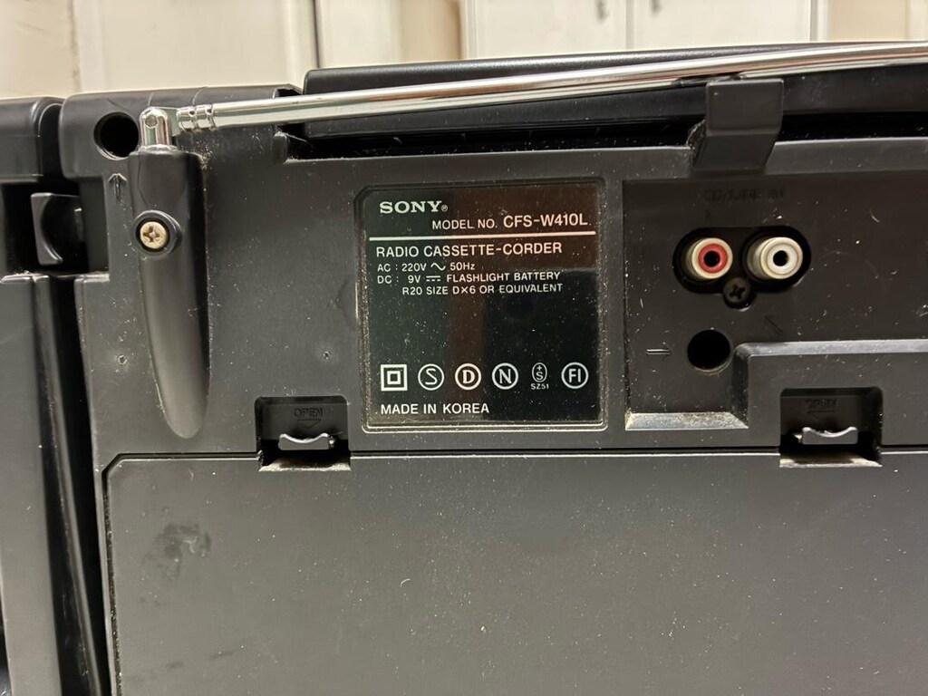 Sony CFS-W410L Radio Cassette-Corder. - 2