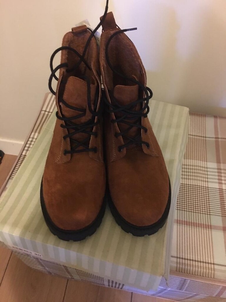 sıfır, kutusunda H&M marka bot