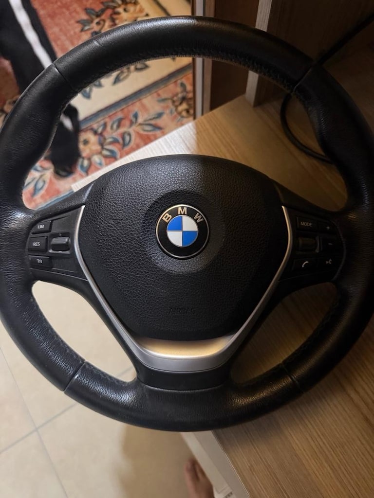 BMW 320d 2018 model araçımdan çıkma orjinal airbag üstünde titreşimli - 2