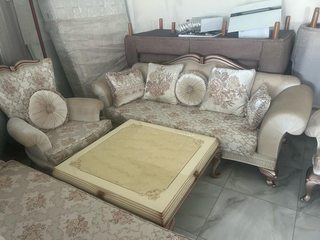 A avangart salon takımı 3 + 3 + 1 + 1 sıfır ayarında - 3