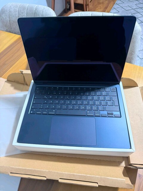 Apple macbook air m3 16-256