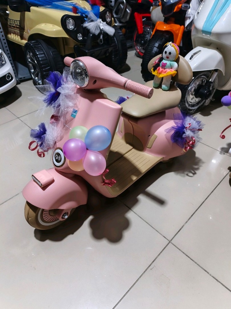 (KAMPANYA)12 VOLT 2-6 YAŞ VESPA KUMANDALI&MANUEL AKÜLÜ ARABA SCOOTER - 2