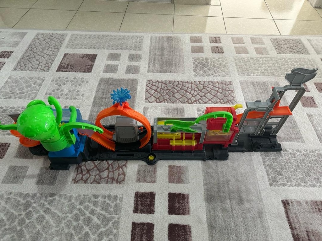 Hot Wheels Dev Ahtapot ile Araba Yıkama Oyun Seti - 4