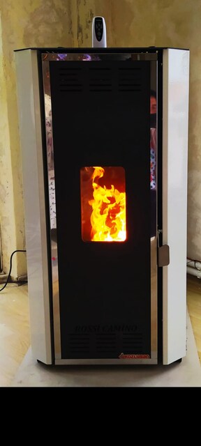 Kozlusan 15 kW Pelet sobası, peteklere bağlanır, dijital kumandalı